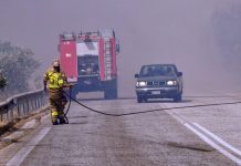Δύο πυροσβέστες στο νοσοκομείο από τη φωτιά στη Βοιωτία