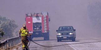 Δύο πυροσβέστες στο νοσοκομείο από τη φωτιά στη Βοιωτία