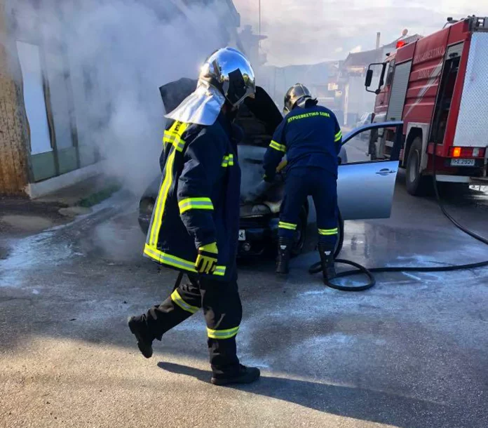 Θεσσαλονίκη: Στις φλόγες αυτοκίνητο Αντιδημάρχου στην Πολίχνη – Εξετάζεται το ενδεχόμενο εμπρησμού