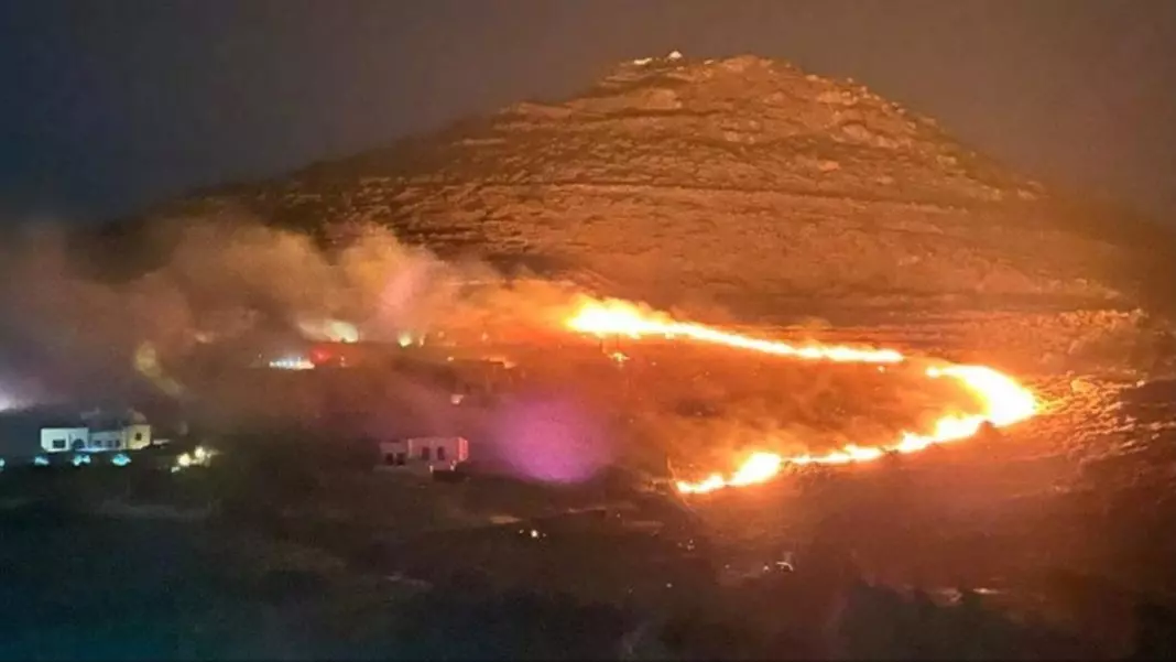 Βαρύτατες οι ευθύνες για τη φωτιά στην Πάρο – Η διάλυση της ανακύκλωσης, η κακοδιαχείριση του ΧΥΤΑ και το αδιέξοδο