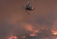 Πύρινος εφιάλτης σε Βοιωτία και Δυτική Αττική: Απεγκλωβισμοί στο Πόρτο Γερμενό, νέες εκκενώσεις μέσω 112