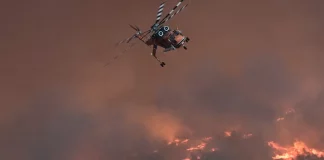 Πύρινος εφιάλτης σε Βοιωτία και Δυτική Αττική: Απεγκλωβισμοί στο Πόρτο Γερμενό, νέες εκκενώσεις μέσω 112