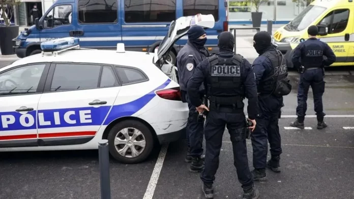 Τουλούζη: Άνδρας φώναξε “Αλλάχου Άκμπαρ” και επιτέθηκε με μαχαίρια σε αστυνομικούς – Δύο τραυματίστηκαν σοβαρά