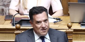 Ο Γεωργιάδης δεν βλέπει σκάνδαλο στα σπιτάκια ανακύκλωσης