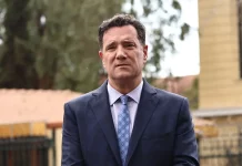 ΠΑΣΟΚ κατά Άδωνι για τα “σπιτάκια ανακύκλωσης”: Ανέλαβε την υπεράσπιση ο υπουργός μπροστινός των οικονομικών συμφερόντων