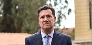 ΠΑΣΟΚ κατά Άδωνι για τα “σπιτάκια ανακύκλωσης”: Ανέλαβε την υπεράσπιση ο υπουργός μπροστινός των οικονομικών συμφερόντων