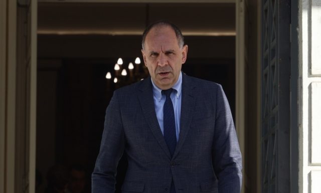 Το “γεύμα”, η “βίλα” και η υποκρισία…