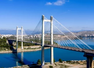 Στο νοσοκομείο 30χρονη μετά από πτώση από τη γέφυρα της Χαλκίδας