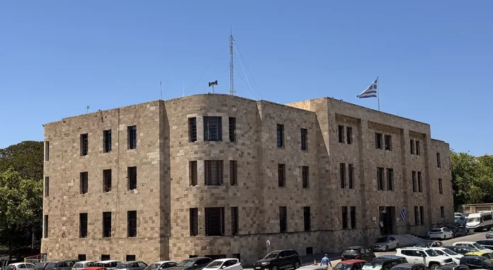 Δικάζεται 37χρονος για εμπρηστική επίθεση στο Αστυνομικό Μέγαρο Ρόδου Δικάζεται 37χρονος για εμπρηστική επίθεση στο Αστυνομικό Μέγαρο Ρόδου