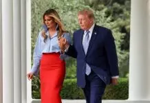 Εμφάνιση – μήνυμα της Μελάνια δίπλα στον Τραμπ μετά τον «σάλο» με τη Νάταλι Χαρπ: «Άκουσα ότι σας έλειψα»