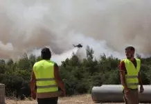 Διακοπή κυκλοφορίας στη Μάνδρα λόγω της πυρκαγιάς στη Δυτική Αττική, άνοιξε ο δρόμος προς Πόρτο Γερμενό