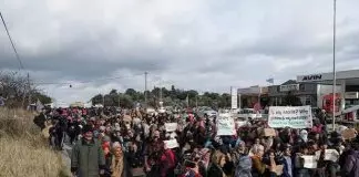 Η Λέσβος «βράζει» και το υπουργείο… βλέπει από την οθόνη