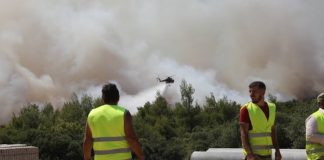 Διακοπή κυκλοφορίας στη Μάνδρα λόγω της πυρκαγιάς στη Δυτική Αττική, άνοιξε ο δρόμος προς Πόρτο Γερμενό