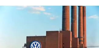 Volkswagen: Οι εργαζόμενοι γιούχαραν τον CEO μετά τις περικοπές – Τι ζητούν
