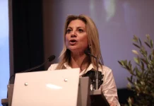 Η Καρυστιανού διέγραψε τον Αυγερινό από το κόμμα της