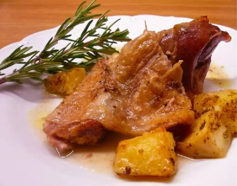 katsikaki-ksekokalismeno-sto-fourno