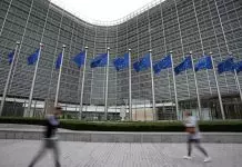Politico: Ντοκουμέντα για κατασκοπεία Ευρωπαίων αξιωματούχων μέσω WhatsApp και Signal
