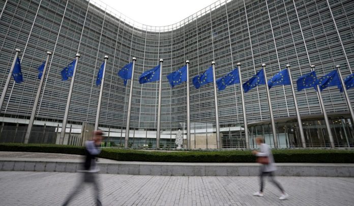 Politico: Ντοκουμέντα για κατασκοπεία Ευρωπαίων αξιωματούχων μέσω WhatsApp και Signal