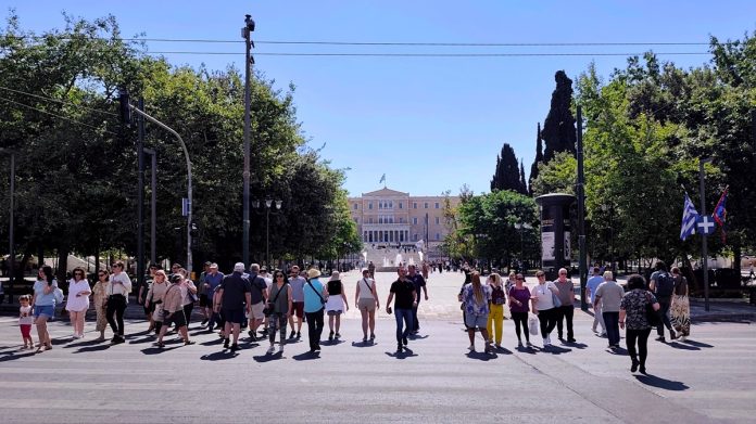 Κουπόνια αντί για αύξηση μισθού: Εξαπλώνεται η τάση – Πώς φορολογείται ο εργαζόμενος