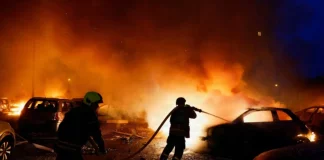 Ρωσική πυραυλική επίθεση στο Κίεβο: Τουλάχιστον τέσσερις νεκροί και 12 τραυματίες