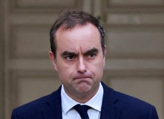 Γαλλία: Άγριες αποδοκιμασίες στον πρωθυπουργό Λεκορνί – Οργή για τα χιλιάδες καμμένα στρέμματα δασικής γης-(VIDEO)