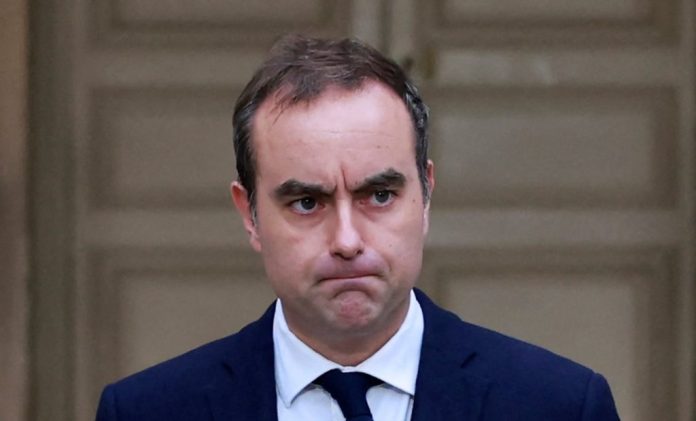 Γαλλία: Άγριες αποδοκιμασίες στον πρωθυπουργό Λεκορνί – Οργή για τα χιλιάδες καμμένα στρέμματα δασικής γης-(VIDEO)