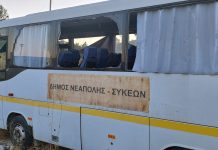 Ρήμαξαν το δημοτικό λεωφορείο του Δ. Νεάπολης – Συκεών: Έσπασαν τζάμια, κατέστρεψαν καθίσματα και έκλεψαν το ραδιόφωνο