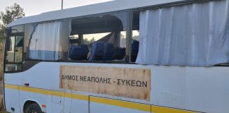 Ρήμαξαν το δημοτικό λεωφορείο του Δ. Νεάπολης – Συκεών: Έσπασαν τζάμια, κατέστρεψαν καθίσματα και έκλεψαν το ραδιόφωνο
