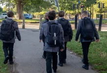 Σοκ στη Βρετανία: Αγόρια έφτιαχναν «λίστες βιασμού» για τις συμμαθήτριές τους