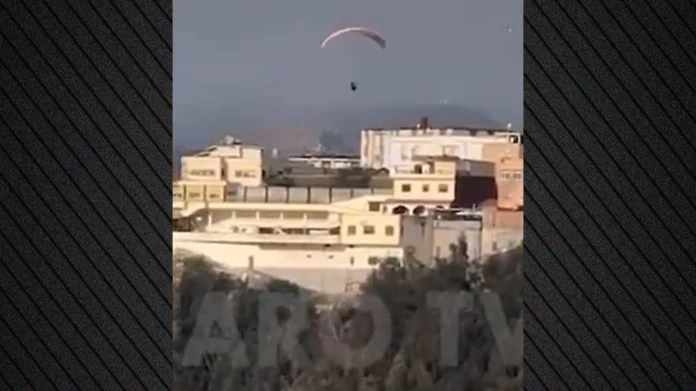 Μετανάστης βρήκε τραγικό θάνατο όταν επιχείρησε να μπει στη Θέουτα με αλεξίπτωτο πλαγιάς, δείτε βίντεο