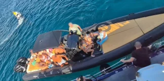 Βίντεο: Η επιχείρηση του λιμενικού για την απομάκρυνση 59 κατοίκων από την παραλία του Θάνου στη Λήμνου