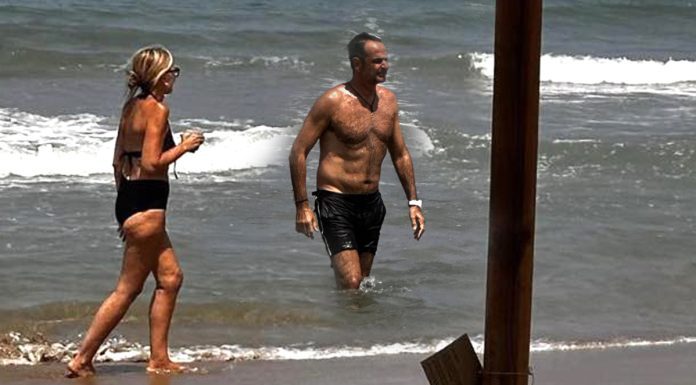 Αγανακτισμένος κτηνοτρόφος της Λέσβου, ισοπεδώνει ΝΔκράτες: «Μας καταστρέψατε — σε 5 μήνες θα έχετε φύγει» -(VIDEO) Κυβέρνηση σε διακοπές: Τουρκικά θαλάσσια πάρκα, κύμα προσφύγων, παραβιάσεις …