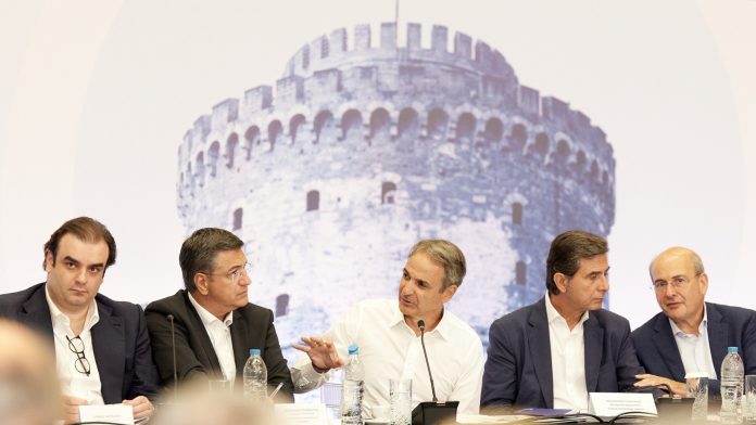 Η βόρεια Ελλάδα στο… στόχαστρο της κυβέρνησης: Μητσοτάκης και υπουργοί οργώνουν 17 νομούς, αναζητώντας… συσπείρωση…