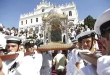 Τήνος: Χιλιάδες πιστοί στην λιτανεία της Μεγαλόχαρης