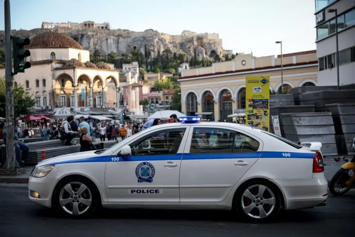 Αστυνομικοί τσάκωσαν τρεις γυναίκες για κλοπές από καταστήματα στο κέντρο της Αθήνας (ΦΩΤΟ)