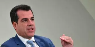 Ο Πλεύρης το βιολί του…