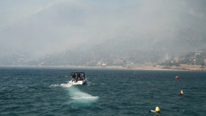 Απεγκλωβίστηκαν δια θαλάσσης 12 άτομα από την παραλία Πόρτο Γερμενό