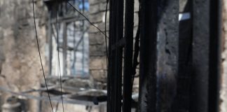 Σαλαμίνα: Σε αμέλεια ηλικιωμένης καταλήγει η πυροσβεστική για την φονική φωτιά στα Περιστέρια – Βρήκαν αναπτήρες και καρβουνάκια θυμιατού