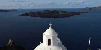 Σαντορίνη: Στα χέρια της ΕΛ.ΑΣ. δύο γυναίκες για κλοπές πορτοφολιών από τουρίστες