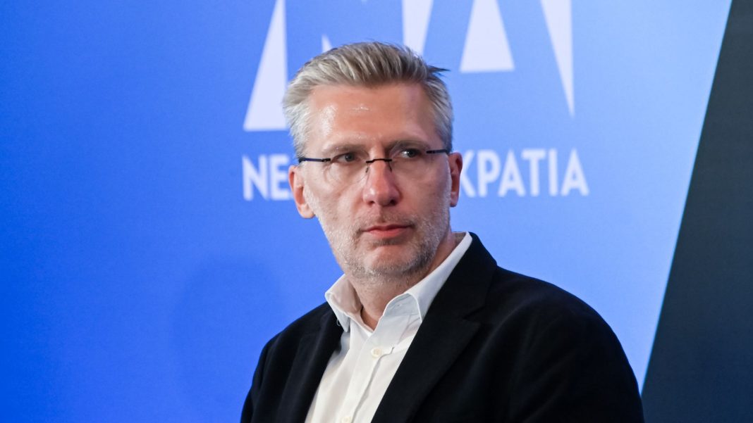 "Εξυπνάδες" Σκέρτσου: «Δεν προκύπτει ότι οι περισσότεροι Έλληνες έχουν καταθέσεις κάτω από 1.000 ευρώ» – «Μπορεί να…