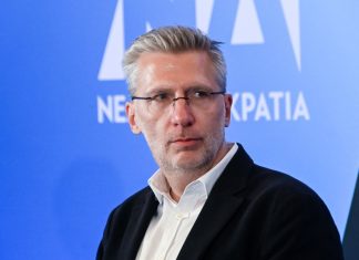 “Εξυπνάδες” Σκέρτσου: «Δεν προκύπτει ότι οι περισσότεροι Έλληνες έχουν καταθέσεις κάτω από 1.000 ευρώ» – «Μπορεί να έχουν 51.300 ευρώ μοιρασμένα σε λογαριασμούς»