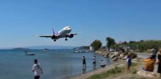 Σκιάθος: Νέο περιστατικό με Ιταλίδα που τραυματίστηκε από τον αέρα της τουρμπίνας αεροσκάφους
