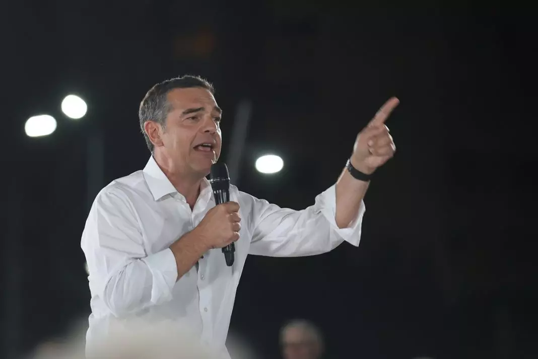 ÅÊÄÇËÙÓÇ ÓÕÆÇÔÇÓÇ "ÔÙÑÁ ÌÉËÁÌÅ" ÁÐÏ ÔÇÍ "ÅËËÇÍÉÊÇ ÁÑÉÓÔÅÑÇ ÓÕÌÐÁÑÁÔÁÎÇ"ÊÁÉ ÔÏÍ ÁËÅÎÇ ÔÓÉÐÑÁ ÓÔÏ ÐÅÑÉÓÔÅÑÉ