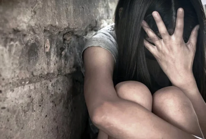 Βρετανία: Δύο Αφγανοί βίασαν 14χρονη σε τρένο – Δίχως τέλος τα εγκλήματα μεταναστών