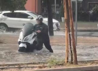 Άνοιξαν οι ουρανοί στα Γιάννενα: Δρόμοι έγιναν «ποτάμια» μέσα σε λίγα λεπτά (VIDEO)