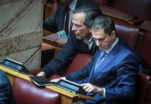 Διασκεδάζουν στην ομάδα Σαμαρά με τον Θεοχάρη Διασκεδάζουν στην ομάδα Σαμαρά με τον Θεοχάρη