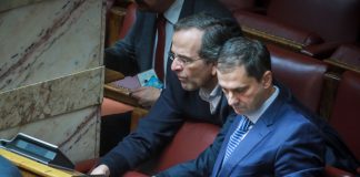 Διασκεδάζουν στην ομάδα Σαμαρά με τον Θεοχάρη Διασκεδάζουν στην ομάδα Σαμαρά με τον Θεοχάρη
