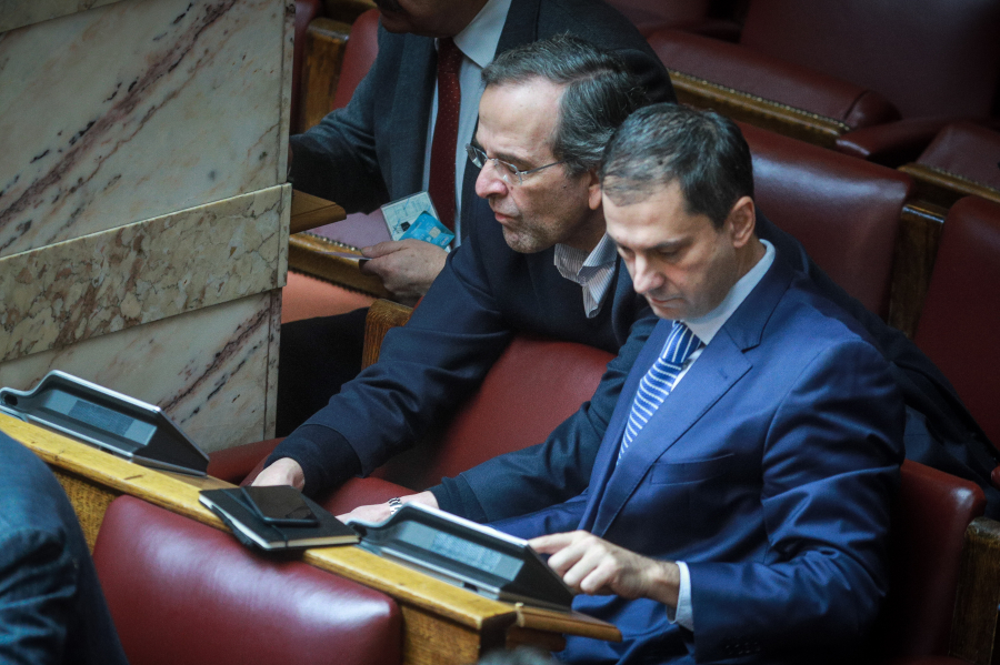 0608d7e45cbb4e39c3d018af4758b522_L Διασκεδάζουν στην ομάδα Σαμαρά με τον Θεοχάρη