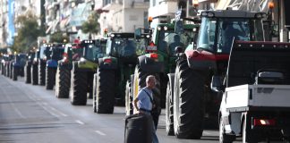 Στα ...κάγκελα οι αγρότες παρά τα μέτρα