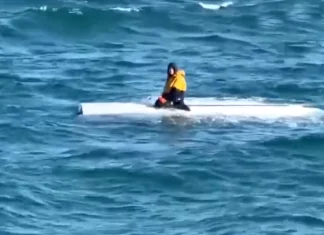 Δραματική διάσωση στην Αλάσκα: 15χρονος βρέθηκε ζωντανός μετά από δύο ημέρες πάνω σε αναποδογυρισμένη βάρκα Δραματική διάσωση στην Αλάσκα: 15χρονος βρέθηκε ζωντανός μετά από δύο ημέρες πάνω σε αναποδογυρισμένη βάρκα